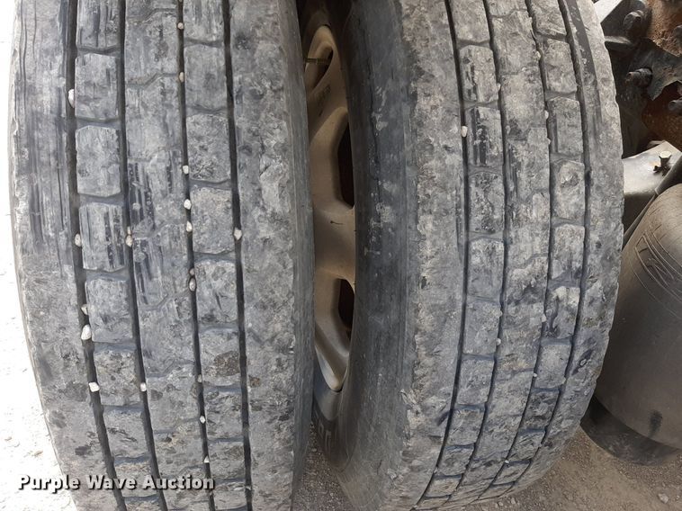 image for item KD9172 2015 Kenworth T880  semi truck