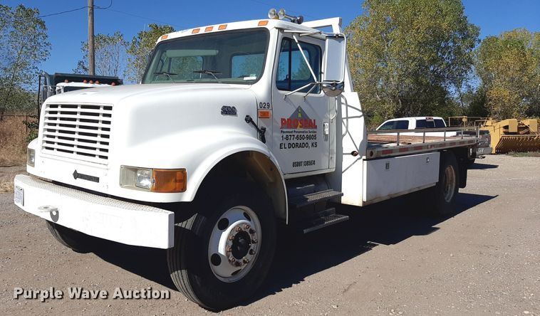 image for item KD9179 2001 International 4700  flatbed truck