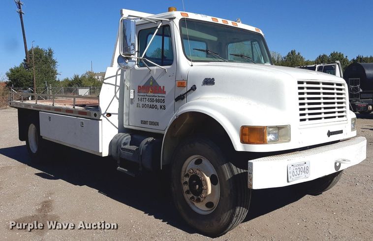 image for item KD9179 2001 International 4700  flatbed truck