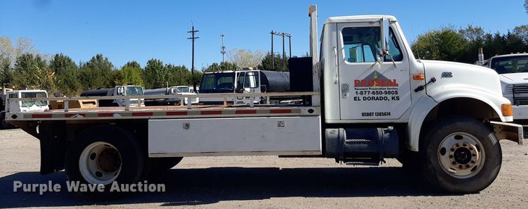 image for item KD9179 2001 International 4700  flatbed truck