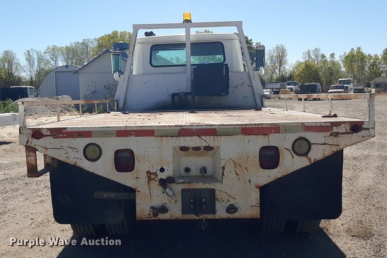 image for item KD9179 2001 International 4700  flatbed truck