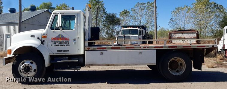 image for item KD9179 2001 International 4700  flatbed truck