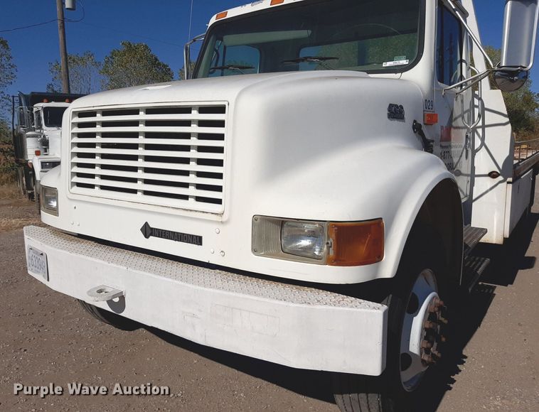 image for item KD9179 2001 International 4700  flatbed truck