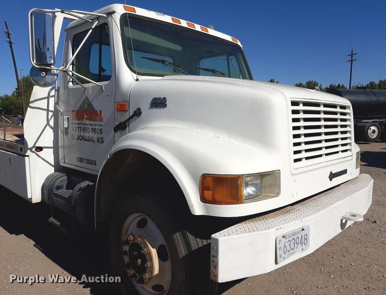 image for item KD9179 2001 International 4700  flatbed truck