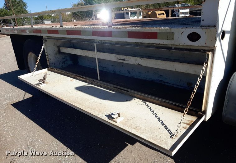 image for item KD9179 2001 International 4700  flatbed truck