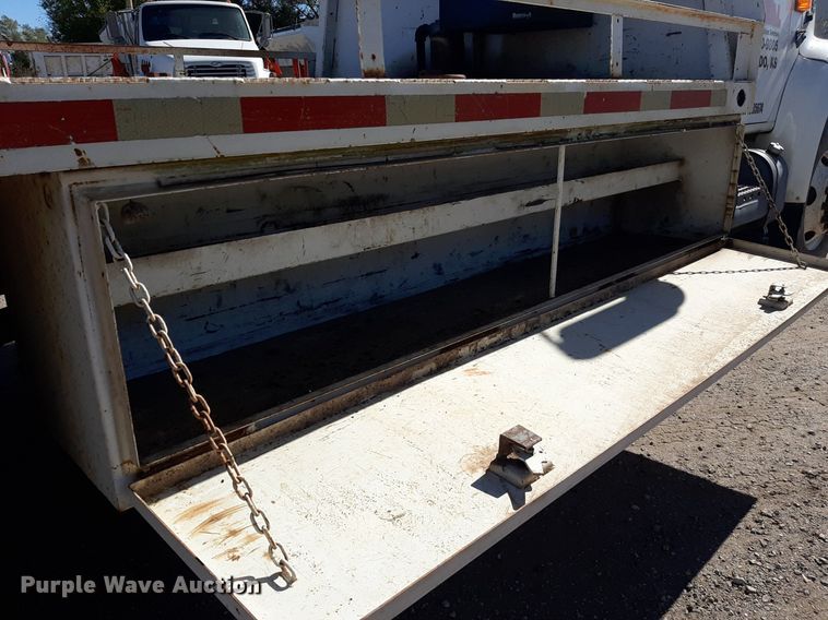 image for item KD9179 2001 International 4700  flatbed truck