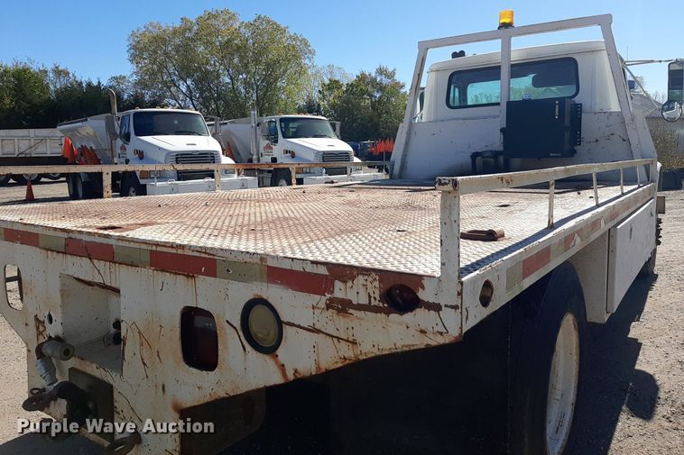 image for item KD9179 2001 International 4700  flatbed truck