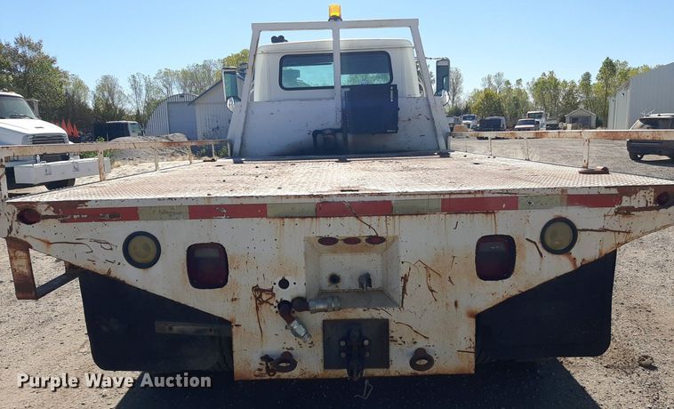 image for item KD9179 2001 International 4700  flatbed truck