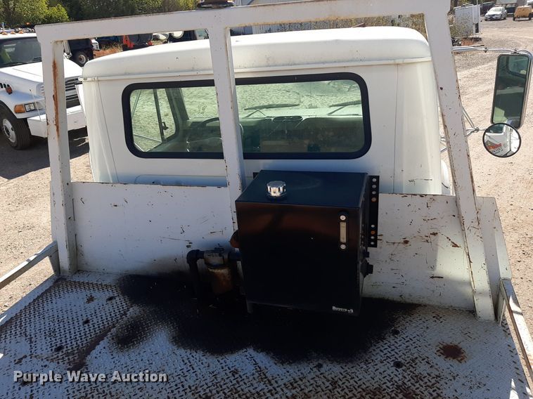 image for item KD9179 2001 International 4700  flatbed truck