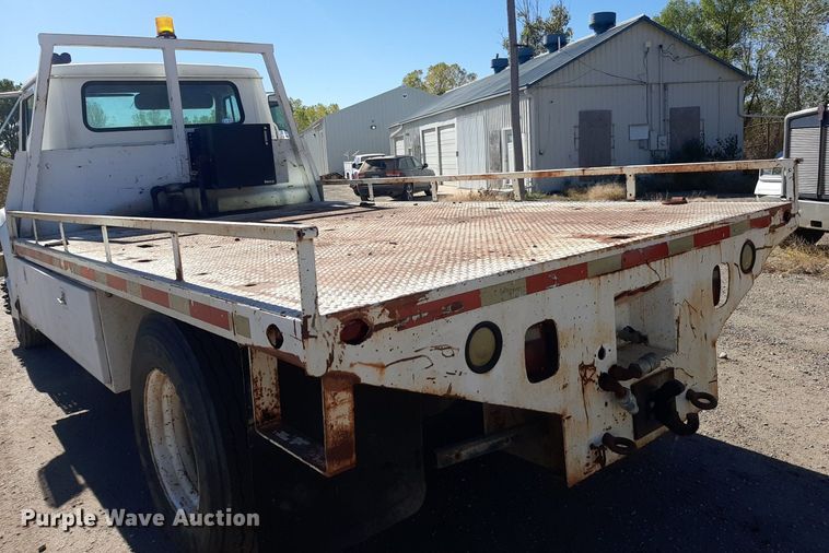 image for item KD9179 2001 International 4700  flatbed truck