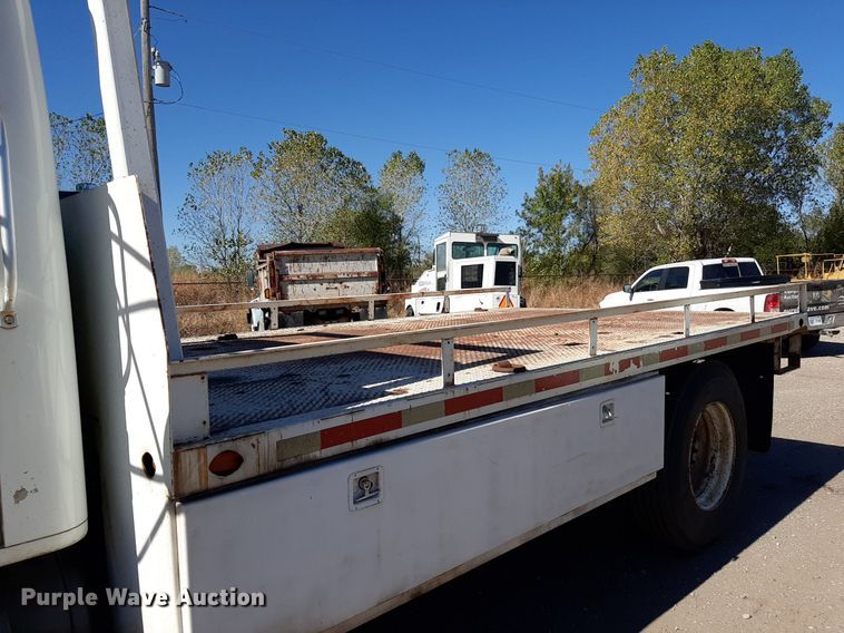 image for item KD9179 2001 International 4700  flatbed truck