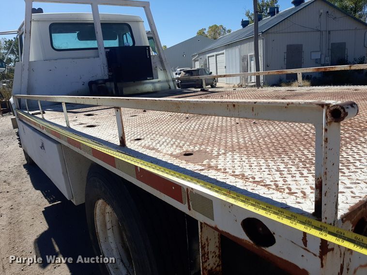 image for item KD9179 2001 International 4700  flatbed truck