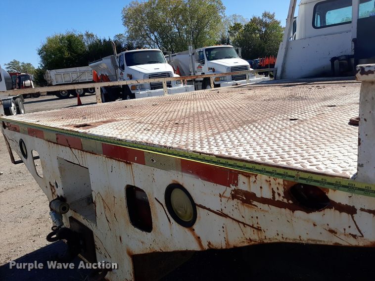 image for item KD9179 2001 International 4700  flatbed truck