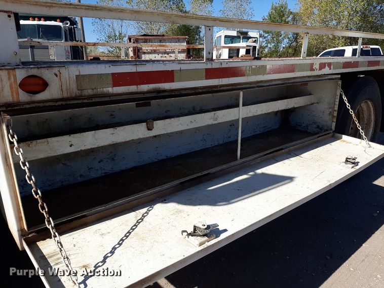 image for item KD9179 2001 International 4700  flatbed truck