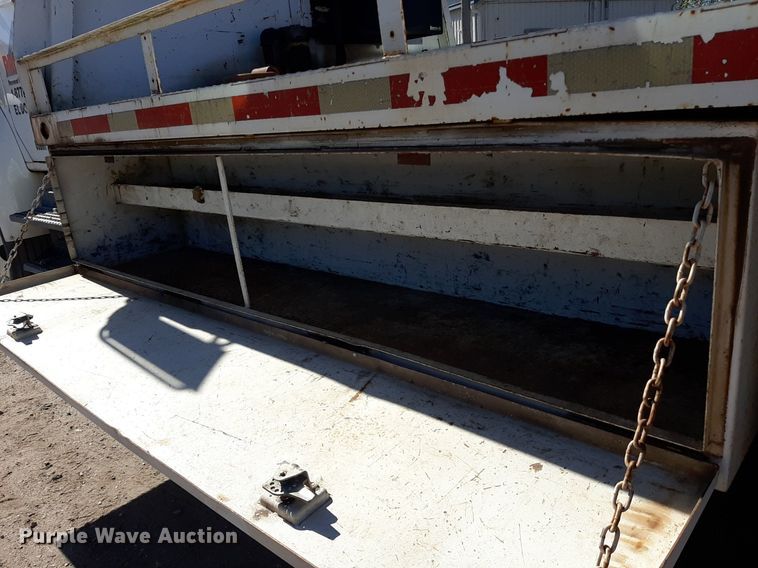 image for item KD9179 2001 International 4700  flatbed truck