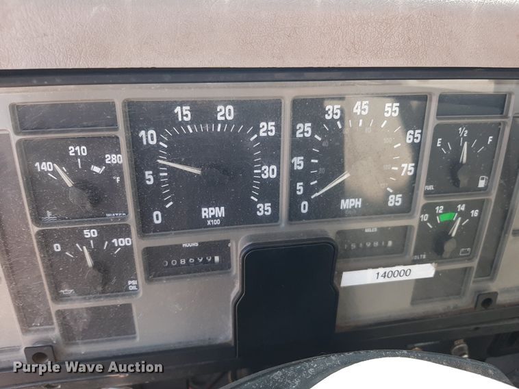 image for item KD9179 2001 International 4700  flatbed truck