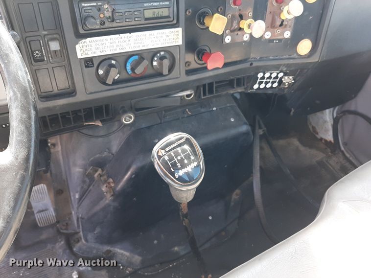 image for item KD9179 2001 International 4700  flatbed truck