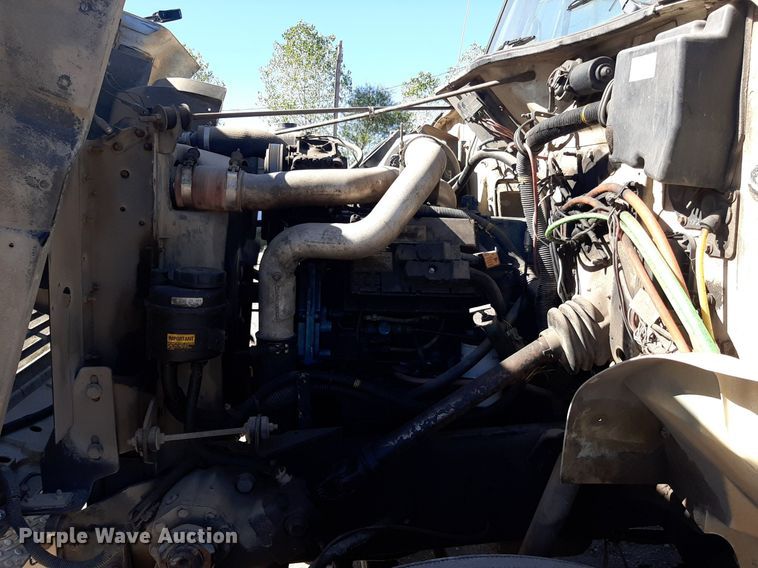 image for item KD9179 2001 International 4700  flatbed truck