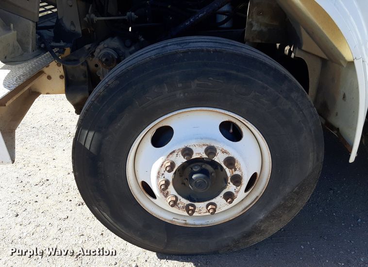 image for item KD9179 2001 International 4700  flatbed truck