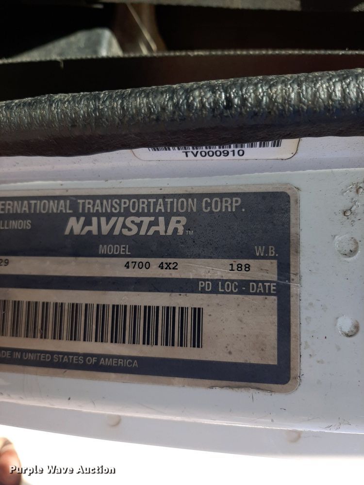 image for item KD9179 2001 International 4700  flatbed truck