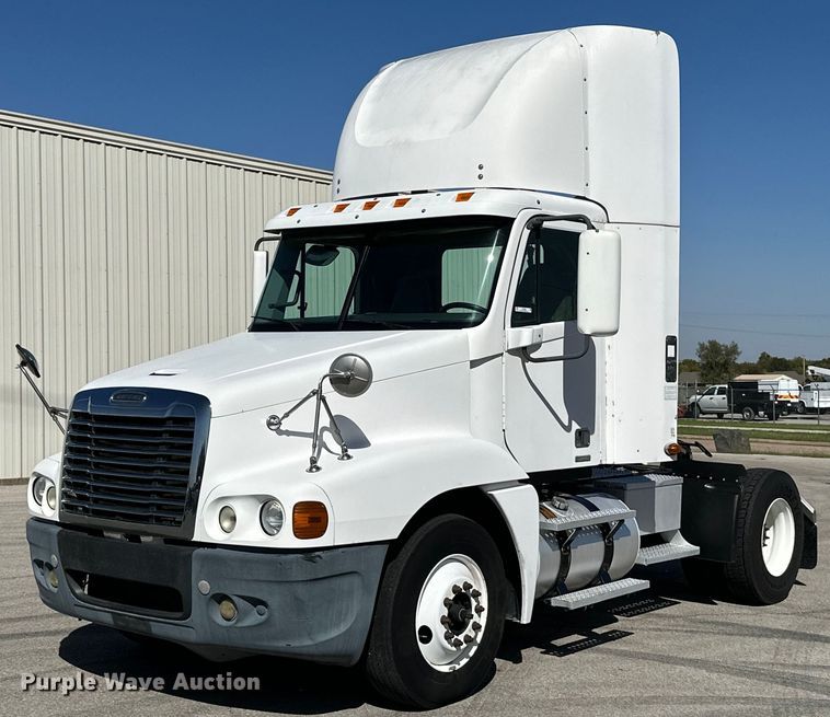 image for item KT9282 2008 Freightliner Century Class  semi truck