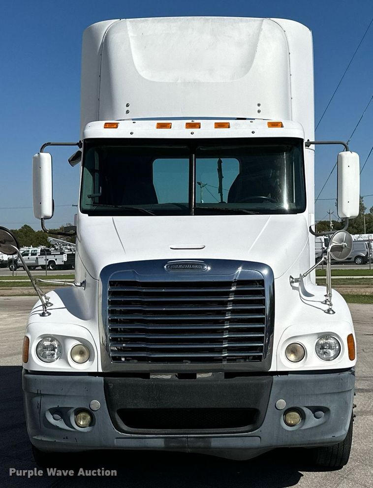 image for item KT9282 2008 Freightliner Century Class  semi truck