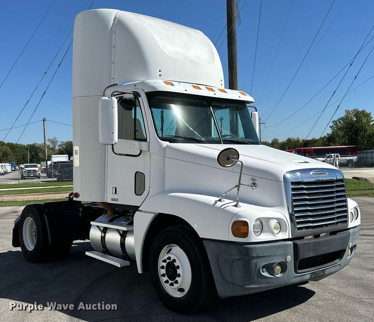 image for item KT9282 2008 Freightliner Century Class  semi truck