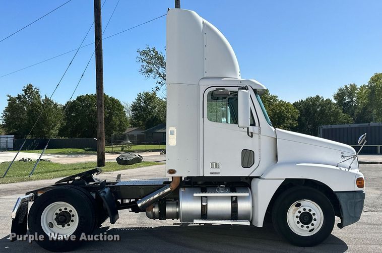 image for item KT9282 2008 Freightliner Century Class  semi truck