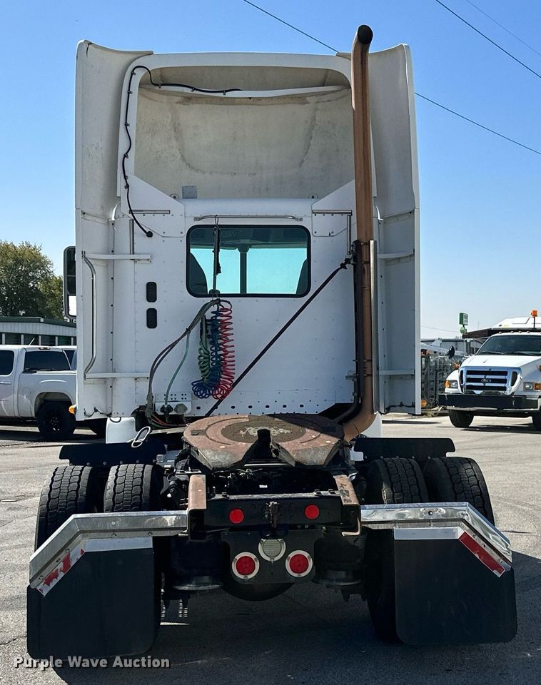 image for item KT9282 2008 Freightliner Century Class  semi truck