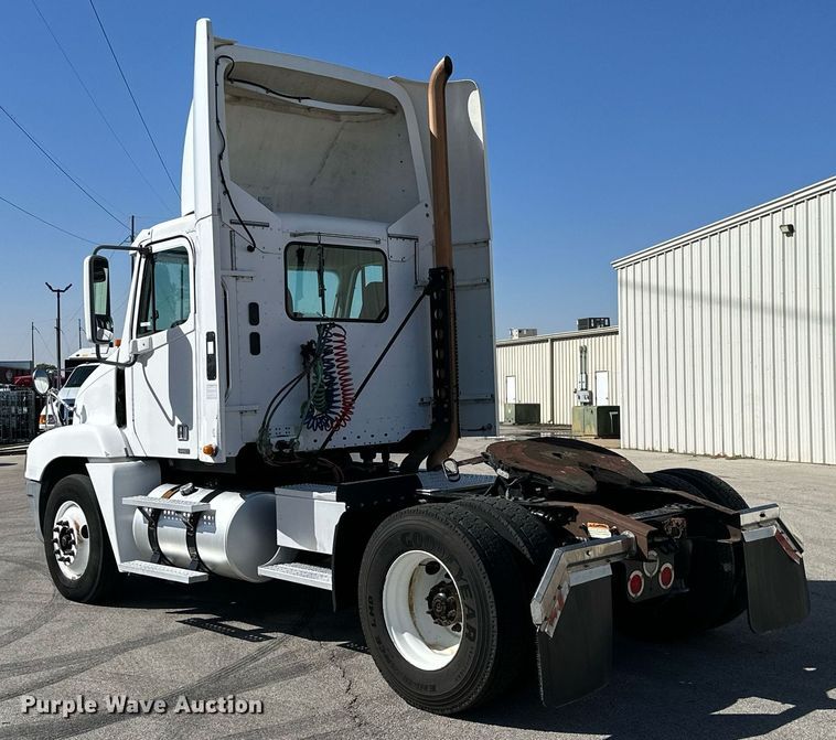image for item KT9282 2008 Freightliner Century Class  semi truck