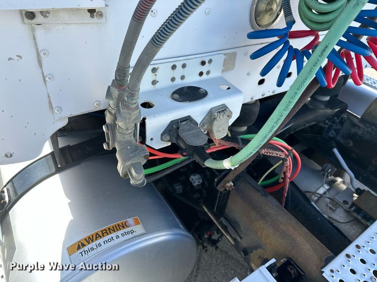 image for item KT9282 2008 Freightliner Century Class  semi truck