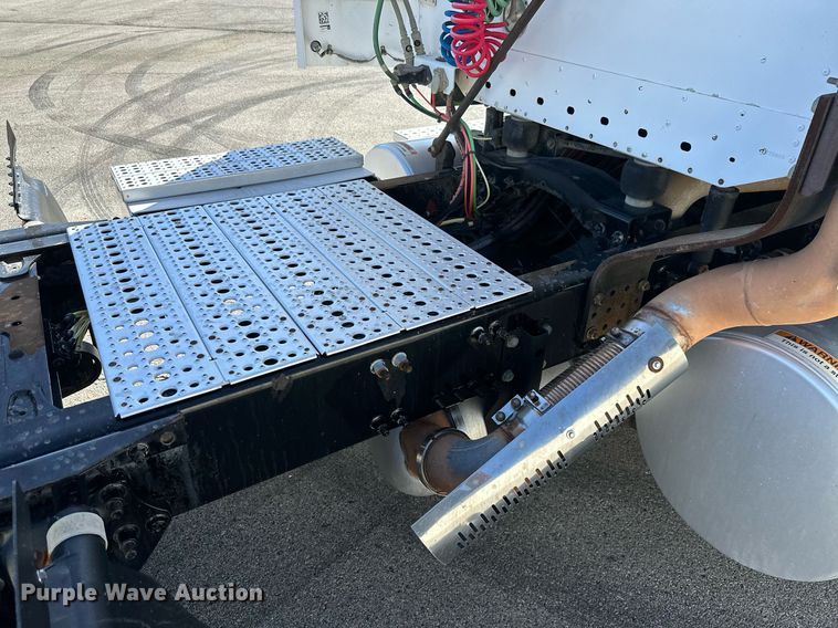 image for item KT9282 2008 Freightliner Century Class  semi truck