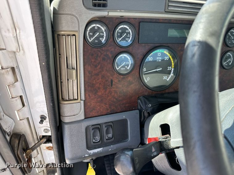 image for item KT9282 2008 Freightliner Century Class  semi truck