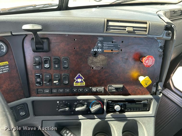 image for item KT9282 2008 Freightliner Century Class  semi truck