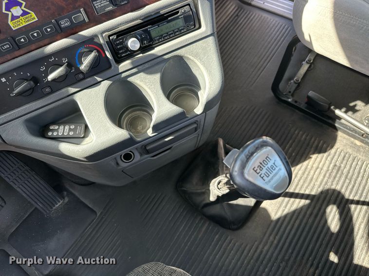 image for item KT9282 2008 Freightliner Century Class  semi truck