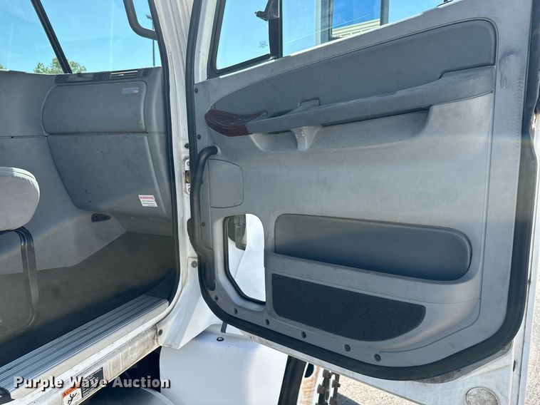 image for item KT9282 2008 Freightliner Century Class  semi truck