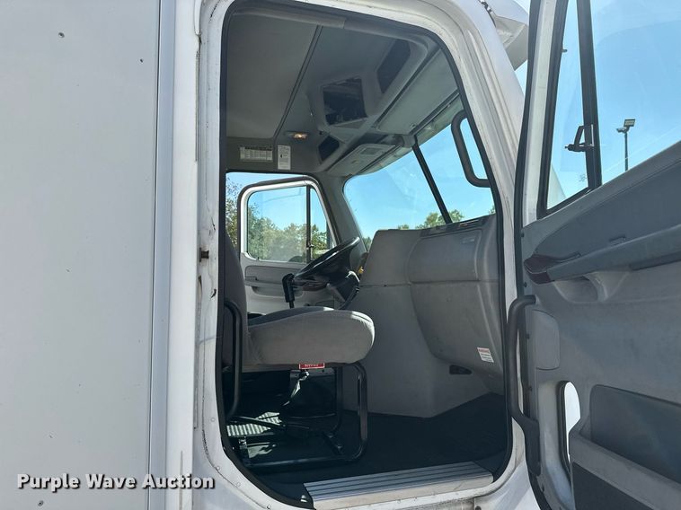 image for item KT9282 2008 Freightliner Century Class  semi truck