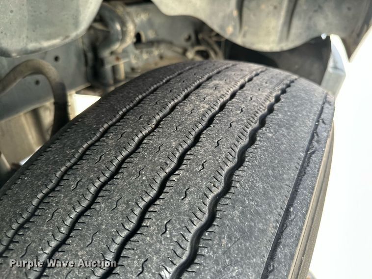 image for item KT9282 2008 Freightliner Century Class  semi truck