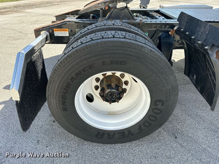 image for item KT9282 2008 Freightliner Century Class  semi truck