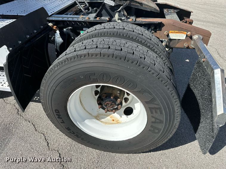 image for item KT9282 2008 Freightliner Century Class  semi truck