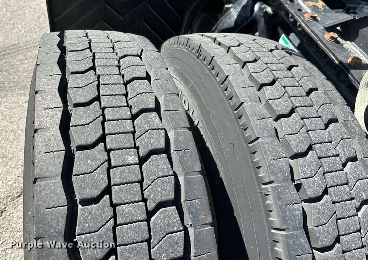 image for item KT9282 2008 Freightliner Century Class  semi truck