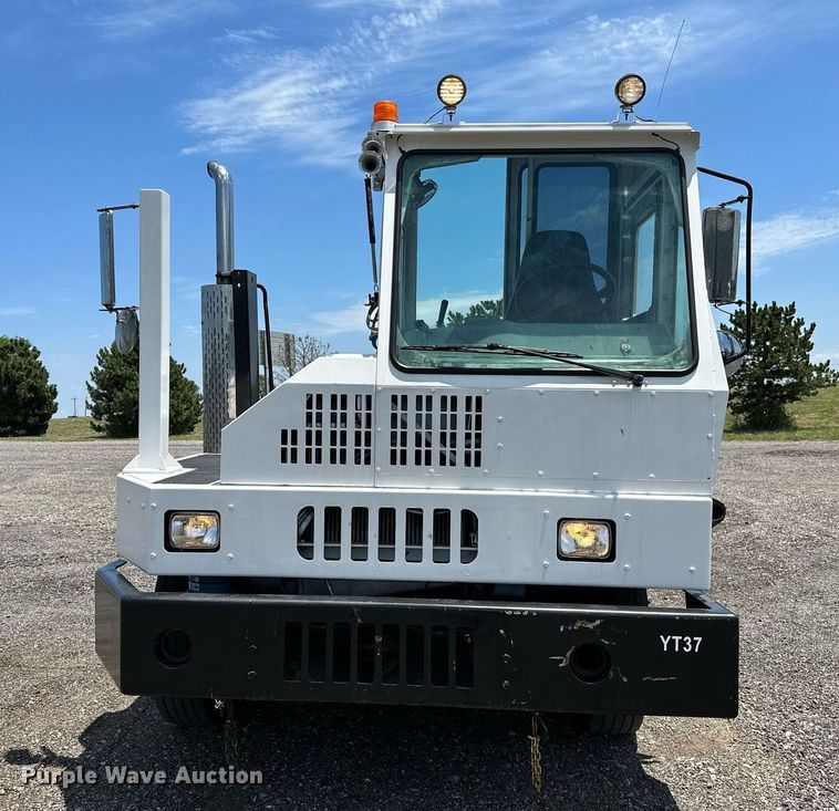 image for item KW9204 2009 Kalmar  4X2 yard truck