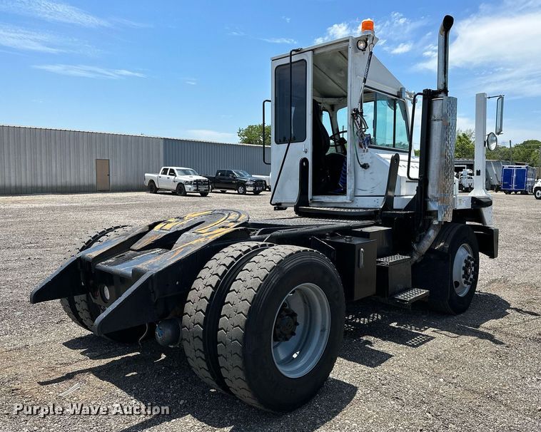 image for item KW9204 2009 Kalmar  4X2 yard truck