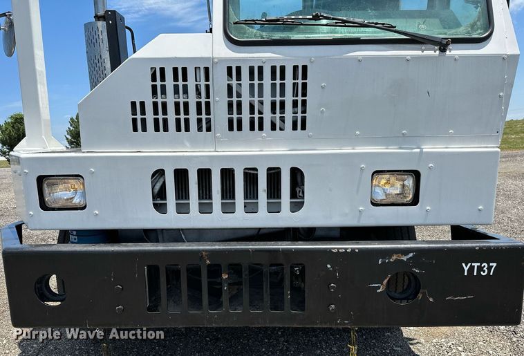 image for item KW9204 2009 Kalmar  4X2 yard truck