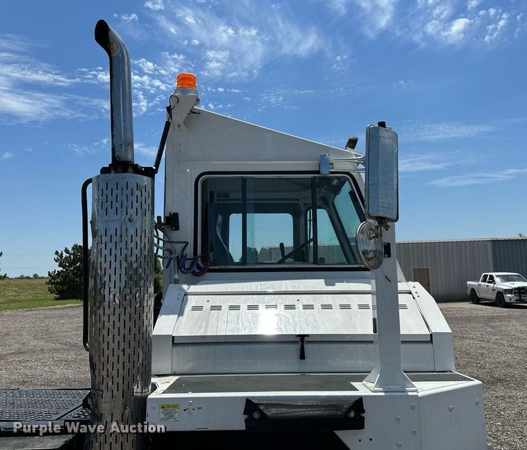 image for item KW9204 2009 Kalmar  4X2 yard truck