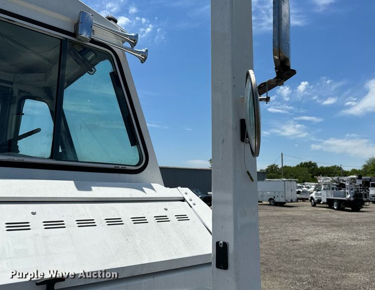 image for item KW9204 2009 Kalmar  4X2 yard truck