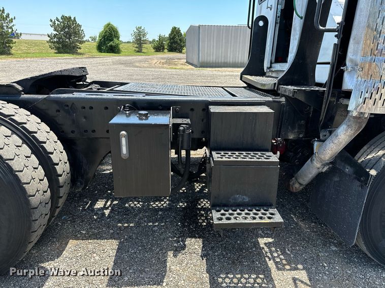 image for item KW9204 2009 Kalmar  4X2 yard truck