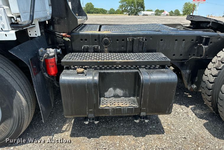 image for item KW9204 2009 Kalmar  4X2 yard truck