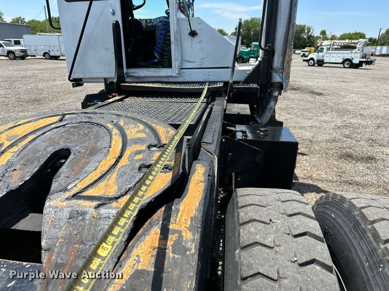 image for item KW9204 2009 Kalmar  4X2 yard truck