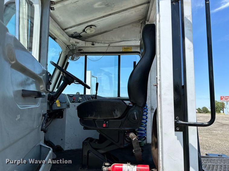 image for item KW9204 2009 Kalmar  4X2 yard truck